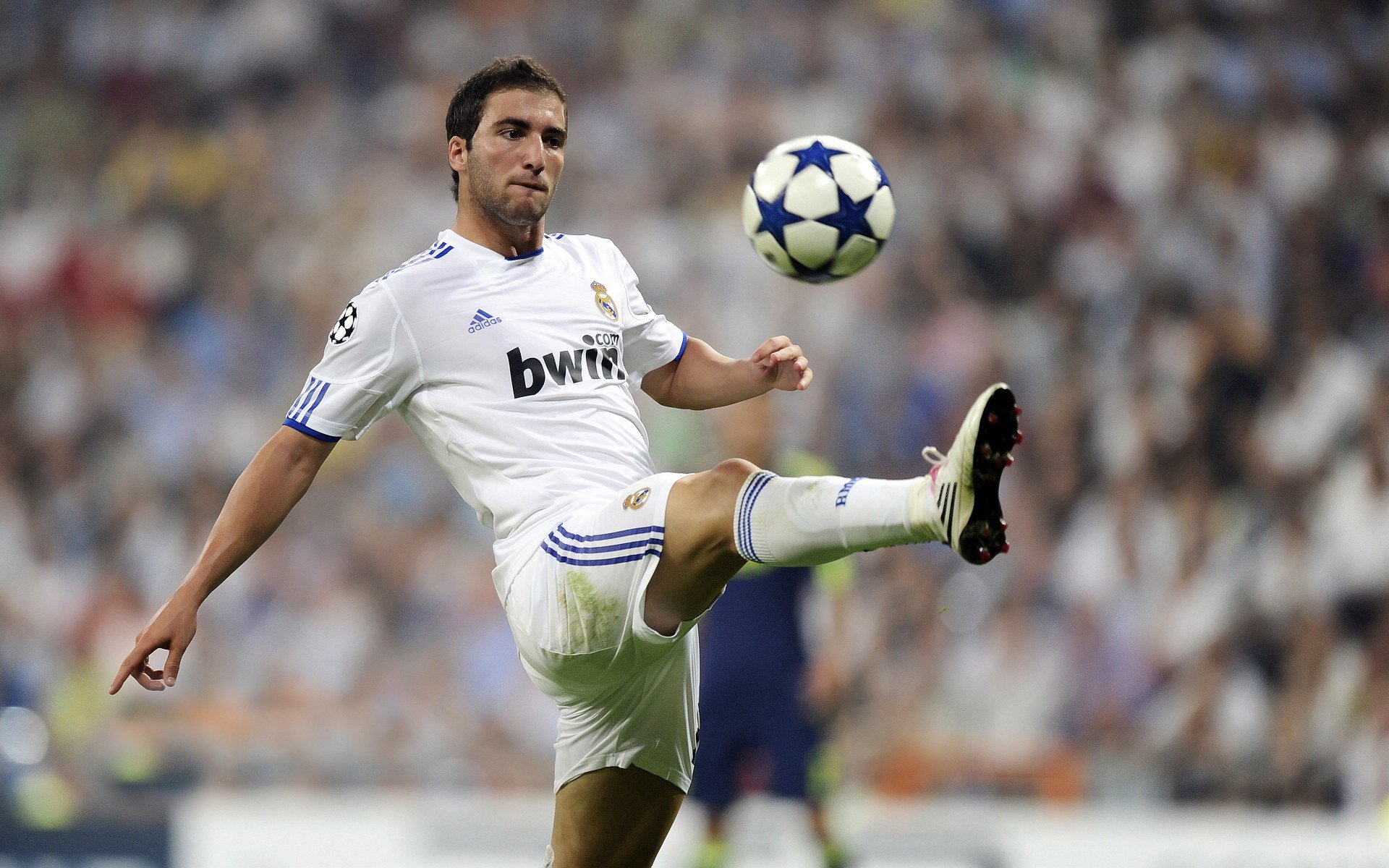 梅西巅峰对决，C罗与90激战快船分钟，回归赛场胜负难料！